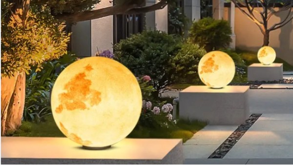 惊叹！现在的路灯厂家，竟然能做出“月亮球”景观灯。